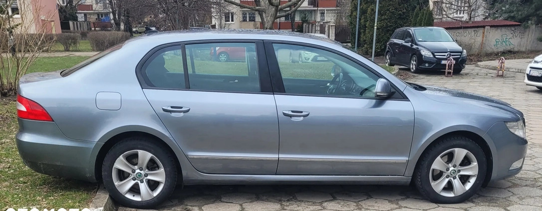 Skoda Superb cena 34900 przebieg: 241000, rok produkcji 2013 z Sławno małe 56